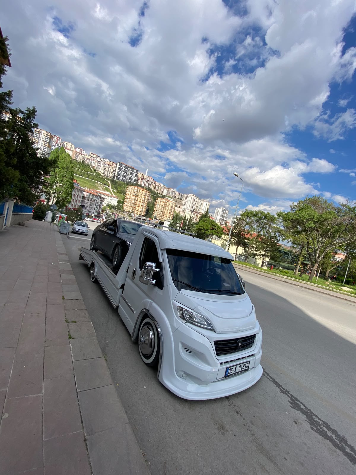 Ankara’da sedan araç taşıyan oto çekicimiz